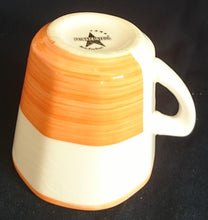 Lade das Bild in den Galerie-Viewer, KAFFEETASSE - Keramik / Steingut, Wirbel Kreise Spirale Rand Motiv Dekor (BC)