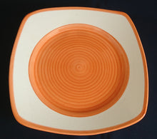 Lade das Bild in den Galerie-Viewer, SPEISETELLER - Keramik / Steingut, Wirbel Kreise Spirale Rand Motiv Dekor (BC)