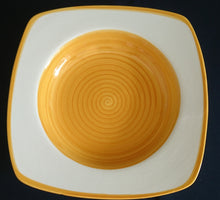 Lade das Bild in den Galerie-Viewer, 2er Set SUPPENTELLER - Keramik / Steingut, Wirbel Kreise Spirale Rand Motiv Dekor