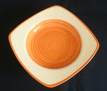 Lade das Bild in den Galerie-Viewer, 2er Set SUPPENTELLER - Keramik / Steingut, Wirbel Kreise Spirale Rand Motiv Dekor