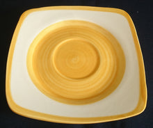 Lade das Bild in den Galerie-Viewer, 3er KAFFEEGEDECK - Keramik / Steingut, Wirbel Kreise Spirale Rand Motiv Dekor