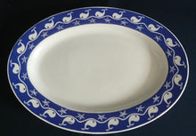 Lade das Bild in den Galerie-Viewer, BEILAGEN~ SERVIERPLATTE - Porzellan, Rand Walfische Seesterne Geschwungene Linie Strich Motiv Dekor