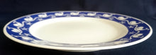 Lade das Bild in den Galerie-Viewer, SPEISETELLER - Porzellan, Rand Walfische Seesterne Geschwungene Linie Strich Motiv Dekor