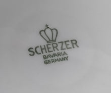 Lade das Bild in den Galerie-Viewer, BEILAGEN~ SERVIERSCHÜSSEL - Porzellan, Breiter Blauer Linien Striche Relief Motiv Dekor