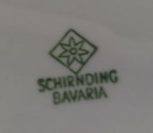 Lade das Bild in den Galerie-Viewer, DESSERTTELLER - Porzellan, Flora Blumen Blüten Blatt Blätter Pflanzen Relief Rand Motiv Dekor