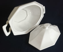 Lade das Bild in den Galerie-Viewer, SUPPENTERRINE MIT DECKEL - Porzellan, Einfärbig Achtkantige Form Punkte Tupfen Relief Motiv Dekor