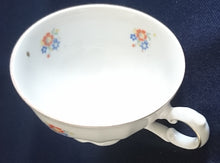 Lade das Bild in den Galerie-Viewer, SAMMELTASSE - Porzellan, Goldrand Flora Blumenbouquet Strauß Relief Motiv Dekor (nBC)