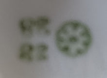 Lade das Bild in den Galerie-Viewer, SAMMELTASSE - Porzellan, Goldrand Flora Blumenbouquet Strauß Relief Motiv Dekor (nBC)