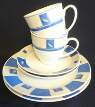 Lade das Bild in den Galerie-Viewer, 2er Set KAFFEETASSEN - Porzellan, Flora Blatt Blätter Abstrakt Viereck Motiv Dekor