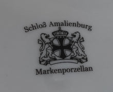 Lade das Bild in den Galerie-Viewer, DESSERTTELLER - Porzellan, Flora Blatt Blätter Abstrakt Viereck Motiv Dekor