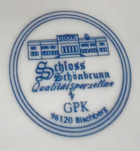 Lade das Bild in den Galerie-Viewer, 2er Set 3er KAFFEEGEDECKE - Porzellan, Advent Weihnachten Winter Schnee Baum Bäume Rand Symbole Motiv Dekor