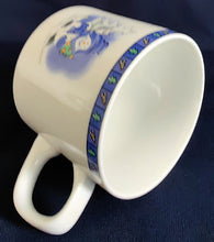 Lade das Bild in den Galerie-Viewer, 2er Set 3er KAFFEEGEDECKE - Porzellan, Advent Weihnachten Winter Schnee Baum Bäume Rand Symbole Motiv Dekor