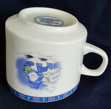 Lade das Bild in den Galerie-Viewer, 2er Set KAFFEETASSEN - Porzellan, Advent Weihnachten Winter Schnee Baum Bäume Rand Symbole Motiv Dekor