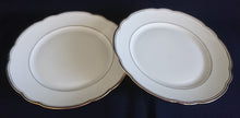 Lade das Bild in den Galerie-Viewer, 2er Set DESSERTTELLER - Porzellan, Goldlinien Doppelt Gewölbter Rand Relief Motiv Dekor