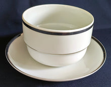 Lade das Bild in den Galerie-Viewer, 2er Set SUPPENTASSE & UNTERTELLER Porzellan, Breiter Platin Linien Dekorrand Motiv