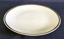 Lade das Bild in den Galerie-Viewer, 2er Set DESSERTTELLER - Porzellan, Breiter Platin Linien Dekorrand Motiv