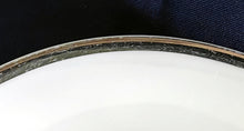 Lade das Bild in den Galerie-Viewer, 2er Set DESSERTTELLER - Porzellan, Breiter Platin Linien Dekorrand Motiv