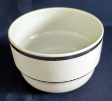 Lade das Bild in den Galerie-Viewer, SUPPENTASSE - Porzellan, Breiter Platin Linien Dekorrand Motiv