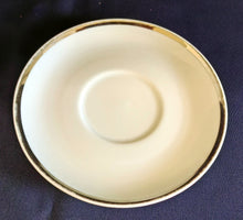 Lade das Bild in den Galerie-Viewer, 2er Set UNTERTASSEN - Porzellan, Breiter Platin Linien Dekorrand Motiv