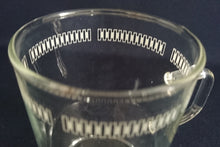 Lade das Bild in den Galerie-Viewer, TEETASSE "Verran" - Hartglas, Geometrisch Quadrat Viereck Balken Motiv Dekor