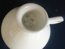 Lade das Bild in den Galerie-Viewer, TEE~ SAMMELTASSE - Porzellan, Flora Geäst Tannennadeln Zweige Gold Motiv Dekor