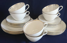 Lade das Bild in den Galerie-Viewer, 18 Teiliges TEESERVICE - Porzellan, Goldrand Klassisch Motiv Dekor