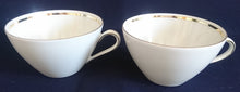 Lade das Bild in den Galerie-Viewer, 2er Teegedeck - Porzellan, Goldrand Klassisch Motiv Dekor