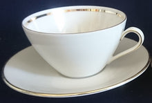 Lade das Bild in den Galerie-Viewer, 18 Teiliges TEESERVICE - Porzellan, Goldrand Klassisch Motiv Dekor