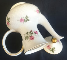 Lade das Bild in den Galerie-Viewer, KAFFEEKANNE MIT DECKEL "Annabell" - Porzellan, Goldrand Flora Rosenblumen Blüten Relief Motiv Dekor