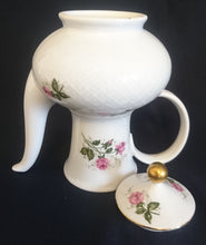 Lade das Bild in den Galerie-Viewer, KAFFEEKANNE MIT DECKEL "Annabell" - Porzellan, Goldrand Flora Rosenblumen Blüten Relief Motiv Dekor
