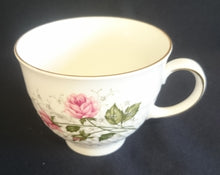 Lade das Bild in den Galerie-Viewer, KAFFEETASSE "Annabell" - Porzellan, Goldrand Flora Rosenblumen Blüten Relief Motiv Dekor