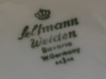 Lade das Bild in den Galerie-Viewer, UNTERTASSE "Annabell" - Porzellan, Goldrand Flora Rosenblumen Blüten Relief Motiv Dekor