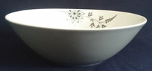 Lade das Bild in den Galerie-Viewer, BEILAGENSCHÜSSEL - Porzellan, Flora Blumenblüten Blatt Blätter Abstrakt Motiv Dekor (BC)