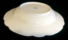 Lade das Bild in den Galerie-Viewer, 2er Set SUPPENTELLER "Inka" - Porzellan, Goldrand Gewölbter Relief Dekor Motiv