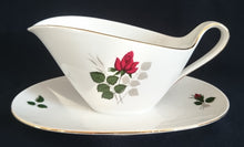 Lade das Bild in den Galerie-Viewer, SAUCIER "Isolde" - Porzellan, Flora Rosenblumen Blüten Blatt Blätter Goldrand Motiv Dekor