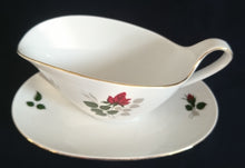 Lade das Bild in den Galerie-Viewer, SAUCIER "Isolde" - Porzellan, Flora Rosenblumen Blüten Blatt Blätter Goldrand Motiv Dekor