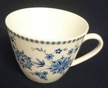 Lade das Bild in den Galerie-Viewer, 2er Set KAFFEETASSEN - Porzellan, Punkte Kreise Rand Flora Blüten Pflanzen Blatt Blätter Motiv Dekor