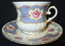 Lade das Bild in den Galerie-Viewer, 2er TEE SAMMELGEDECK - Porzellan, Flora Rosenblumen Blüte Abstrakt Goldrand Motiv Dekor (BC)