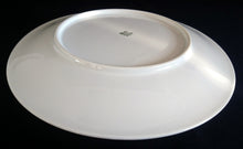 Lade das Bild in den Galerie-Viewer, SPEISETELLER - Porzellan, Flora Rosenblumen Blüten Blatt Blätter Goldrand Motiv Dekor