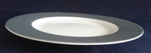 Lade das Bild in den Galerie-Viewer, SPEISETELLER - Porzellan, Grauer Breiter Rand Motiv Dekor