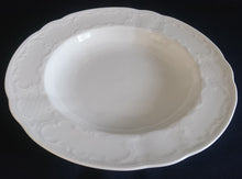 Lade das Bild in den Galerie-Viewer, 2er Set SUPPENTELLER - Porzellan, Abstrakt Zeichen Schnörkel Relief Gewölbter Rand Motiv Dekor