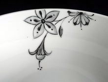 Lade das Bild in den Galerie-Viewer, SUPPENTELLER - Porzellan, Flora Blumenblüten Blatt Blätter Abstrakt Motiv Dekor (BC)