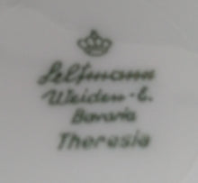 Lade das Bild in den Galerie-Viewer, SUPPENTELLER "Theresia" - Porzellan, Asiatischer Garten Flora Blumen Pflanzen Abstrakt Motiv Gewölbter Goldrand Dekor