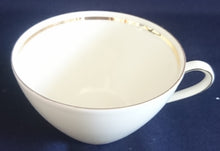 Lade das Bild in den Galerie-Viewer, 2er Set 3er Teegedeck - Porzellan, Goldrand Klassisch Motiv Dekor