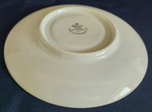 Lade das Bild in den Galerie-Viewer, Zweier Kaffee-Gedeck aus Porzellan mit Punkte-, Kreis- und Blumenmuster, von Seltmann Weiden, elegante Dekor mit Pflanzenmotiven