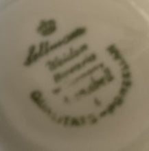 Lade das Bild in den Galerie-Viewer, MILCHKÄNNCHEN "Annabell" - Porzellan, Goldrand Flora Rosenblumen Blüten Relief Motiv Dekor