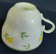 Lade das Bild in den Galerie-Viewer, KAFFEETASSE - Porzellan, Flora Blumenblüten Pflanzen Rand Linien Motiv Dekor