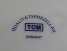 Lade das Bild in den Galerie-Viewer, SUPPENTELLER - Porzellan, Abstrakt Linien Kreuze Goldrand Muster Motiv Dekor