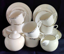 Lade das Bild in den Galerie-Viewer, KAFFEETASSE - Porzellan, Abstrakt Geometrisch Zeichen Symbole Linien Rand Motiv Dekor