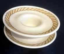 Lade das Bild in den Galerie-Viewer, EIERBECHER "Corda Avana" - Porzellan, Gedrehtes Seil Zopf Strick Motiv Dekor